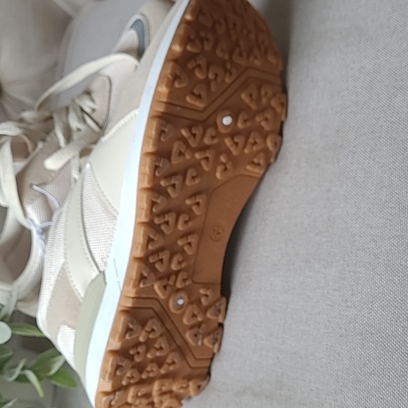 Rachel Zoe women sneakers shoes size 7.5 - Picture 2 of 5